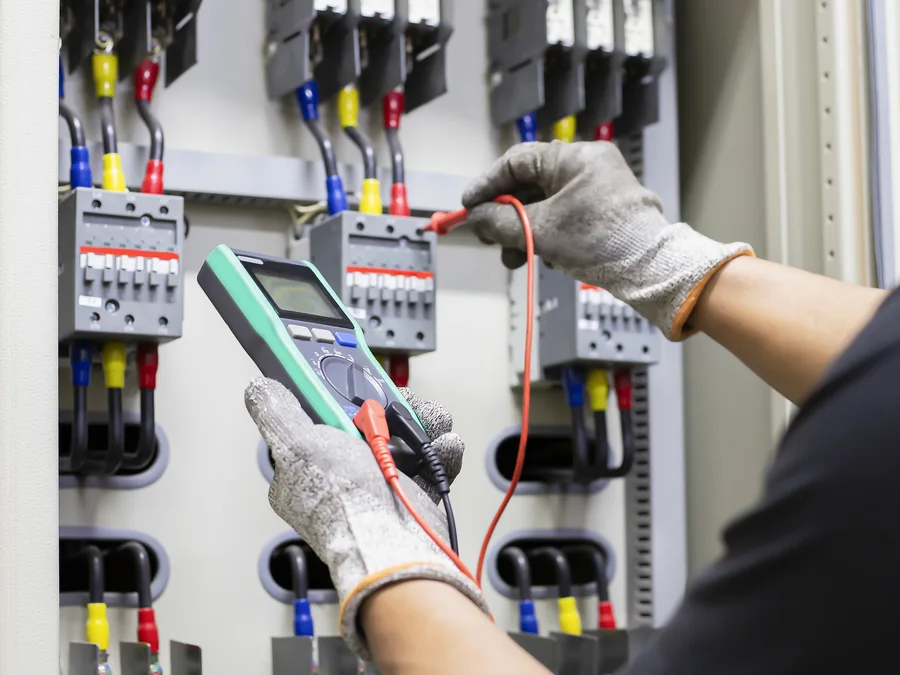 Mise aux normes par un électricien à Paris